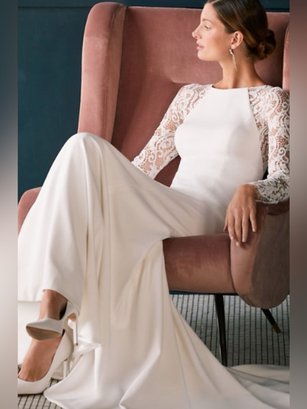 Elegant White Lace-Sleeve Evening Dress